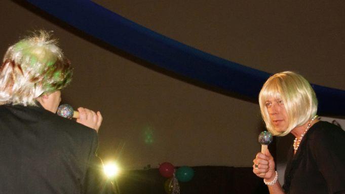 Das Publikum lachte Tr&auml;nen beim Auftritt von Rainer Hetzel und Michaela Sonntag als Michelle (Hetzel) und Matthias Reim. Foto: Mario Deller