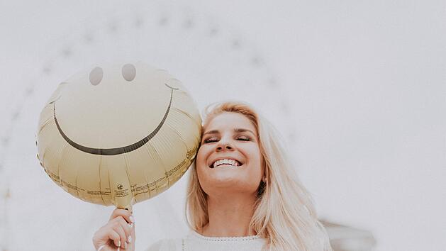 Das Liebesleben von Frauen ab 50 kennt fiese Vorurteile. Eine aktuelle Umfrage räumt damit auf.