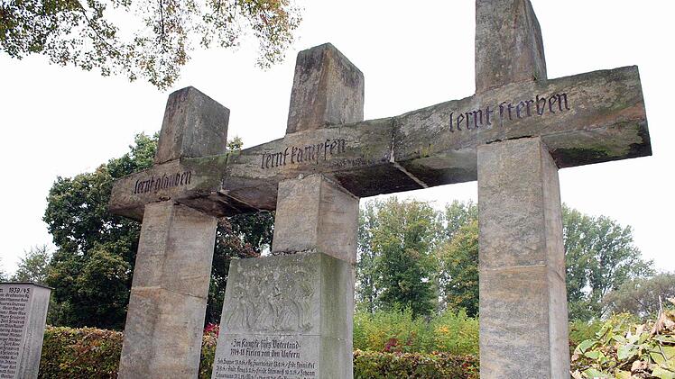Das Kriegerdenkmal in Pommersfelden mit der umstrittenen Inschrift Foto: Evi Seeger