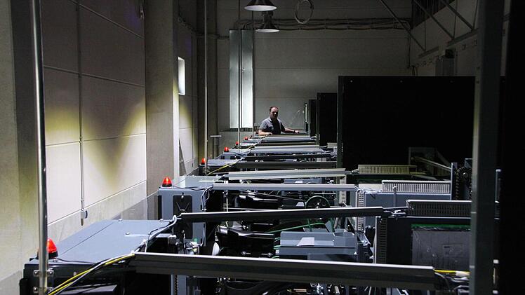 Die Technik hinter den Bahnen. Foto: Ralf Ruppert