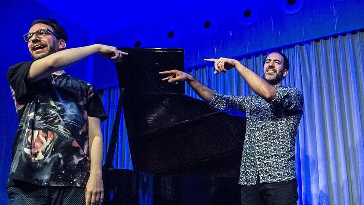 Der Pianist Omer Klein und der Kontrabassist Haggai Cohen-Milo gastiert erstmals in Coburg. Mit einem umjubelten Duoabend eröffneten sie die neue Saison von "Leise am Markt".Foto: Jochen Berger