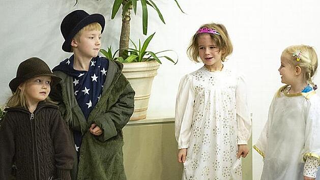 F&uuml;r die Jubil&auml;umsausgabe der Dorfweihnacht haben Jungschar und Kindergruppe das Theaterst&uuml;ck "Weihnachten f&auml;llt aus" einstudiert. Seit Wochen wird flei&szlig;ig geprobt.  Foto: J&uuml;rgen Valentin