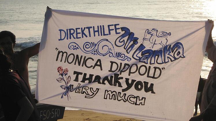 Mit einem Transparent dankten die Fischer den Deutschen.