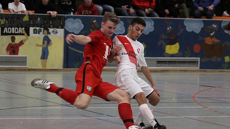 U17-Endrunde: Baiersdorfer SV (rot) gegen den ATSV Erlangen im Halbfinale.