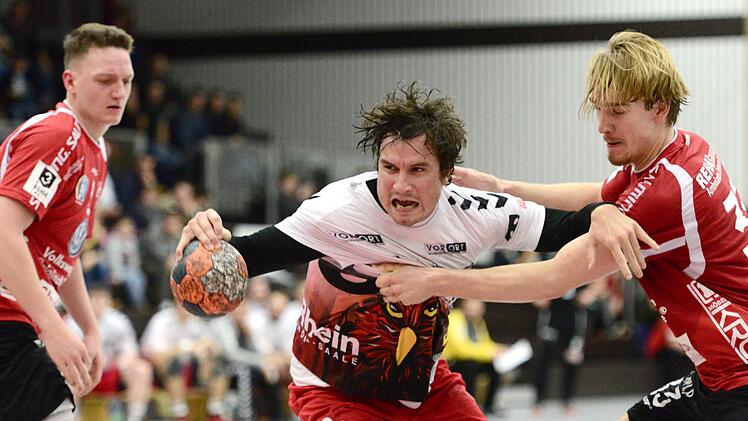 Mit Einsatz und Kampfgeist wollen Benjamin Trautvetter (links) und der HSC Bad Neustadt gegen den HC Elbflorenz II den zweiten Saisonsieg erringen.  Foto: Anand Anders