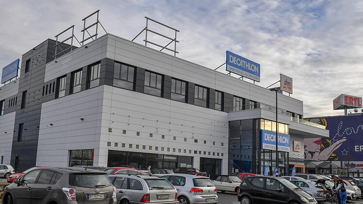 Den Sportartikler Decathlon gibt es seit Erweiterung des Ertl-Zentrums auch in Hallstadt.