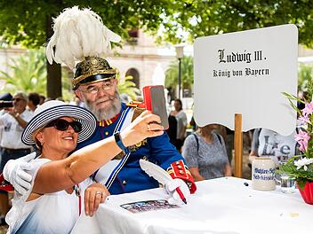 Gelegenheiten für ein Erinnerungsfoto mit den historischen Persönlichkeiten gibt es an Rakoczy viele. Wer wissen will wann und wo, erfährt das  im Rakoczy -ABC unter V wie Vorstellung der Historischen.