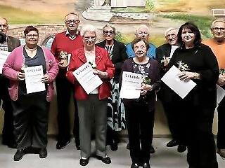 Vereinsehrung (von links): Wolfgang Sittler, Sängerkreisvorsitzender, und Elmar Brehm, 2. Sängergruppenvorsitzender (rechts), ehrten Franz Zitter (50 Jahre Mitglied), Barbara Schultze (10 Jahre), Josef Schmitt (50 Jahre), Elisabeth Hein (40 Jahre)...