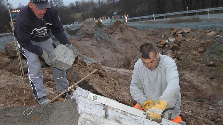 ... pflastern im Bereich eines Wasserdurchlasses. Foto: Stephan Tiroch