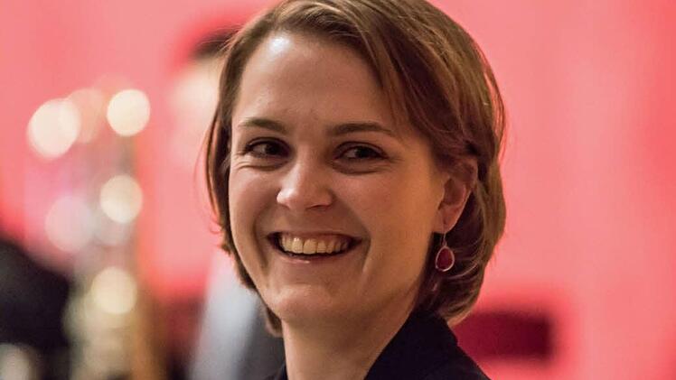 Als Moderatorin führte Alisa Krämer durch das Programm beim Jahreskonzert der Blaskapelle Meeder.Foto: Jochen Berger