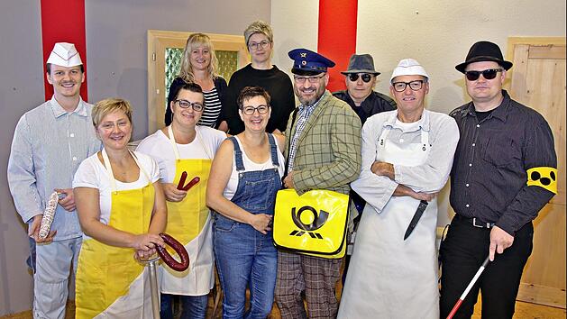 Die Theatergruppe Geusfeld mit (hinten von links) Margit Simon, Martina Stahl und J&uuml;rgen F&ouml;sel sowie (vorne von links) Stephan B&auml;uerlein, Heike M&uuml;ller, Anschi B&auml;uerlein, Alexandra H&uuml;mmer, Markus Betz, Mathias Stahl und Christian Schmitt  Foto: Theatergruppe Geusfeld