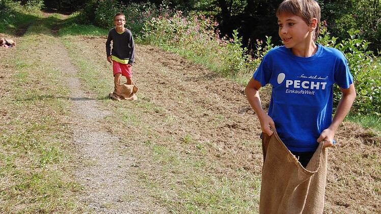 Sackhüfen: Nico hängt seinen Verfolger ab