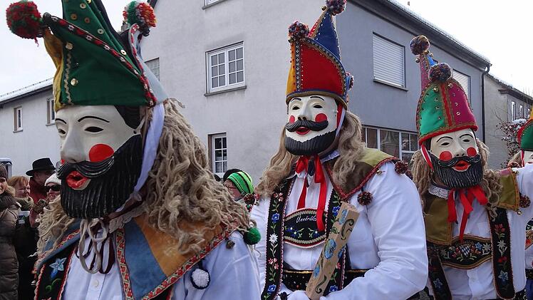 Die "Edlen" unter den Maskenträgern, die Unterelsbacher Fosenöchter. Foto: Marion Eckert