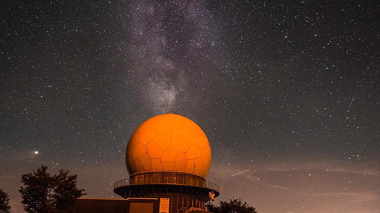 n der Rhön kann man noch einen sternenreichen Himmel erleben. Ziele im länder-übergreifenden Sternenpark Rhön sind der Schutz dieser natürlichen Nachtlandschaften sowie die Aufklärung über die schädlichen Auswirkungen von Lichtimmissionen auf Natu...