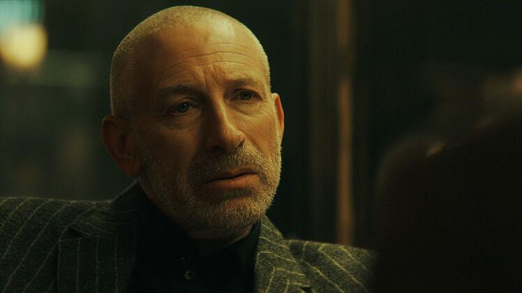 Der russische Pate Arkadij Zakejew (Mark Ivanir) ist aus sehr pers&ouml;nlichen Gr&uuml;nden hinter der M&uuml;nze her. Doch er ist in Staffel zwei stark geschw&auml;cht, nicht nur durch die Kugel, die ihm Nina im letzten Staffelfinale verpasste - es gibt in den eigenen Reihen einen Feind, der ihn loswerden m&ouml;chte und Zakejews Tochter dazu benutzt.