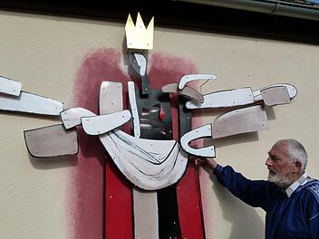 Das neueste Werk von Künstler Erhard Schütze ist der auferstandene Christus an der Außenwand der Aussegnungshalle in Ludwag. Marion Krüger-Hundrup