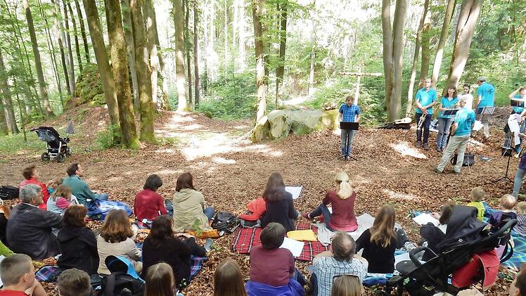 Der Waldgottesdienst im Wald bei Affalterthal Foto: Reinhard Löwisch