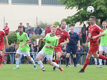 Grün hat Hoffnung: Das Remis in Altbessingen bedeutet für die Ramsthaler um (von links) Nico Morper, Björn Morper und Timo Kaiser eine ordentliche Ausgangsposition fürs Rückspiel am Samstag (18 Uhr).Andre Keller
