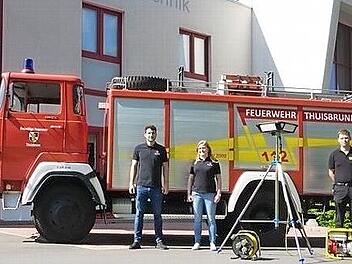 Die Firma Hofmann CNC aus Haidhof spendete der Feuerwehr Thuisbrunn eine sogenannte Großflächenleuchte.