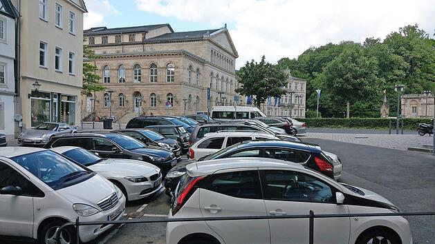 Speisen auf dem Salzmarkt mit Blick zum Landestheater? Wenn die Gastronomen wollen, könnten ihnen hier bald Flächen zur Verfügung stehen - nach Abschluss von Straßenbauarbeiten während der Pfingstferien. Foto: Simone Bastian