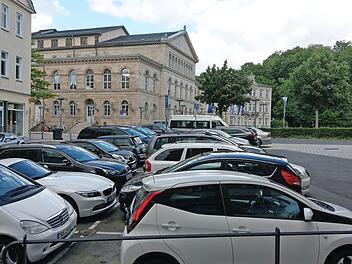 Speisen auf dem Salzmarkt mit Blick zum Landestheater? Wenn die Gastronomen wollen, könnten ihnen hier bald Flächen zur Verfügung stehen - nach Abschluss von Straßenbauarbeiten während der Pfingstferien. Foto: Simone Bastian