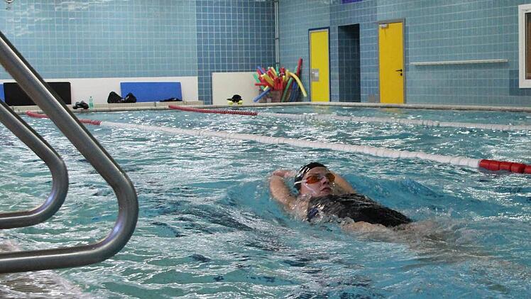 Die Wettkampfgruppe des Schwimmvereins Kronach mit Barbara Wachter machte am Donnerstagabend den Anfang im Lehrschwimmbecken. Fotos: Marco Meißner