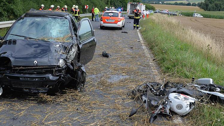 Ein 16-Jähriger ist am Donnerstagabend zwischen Straßgiech und Drosendorf tödlich verletzt worden. Foto: Ronald Rinklef