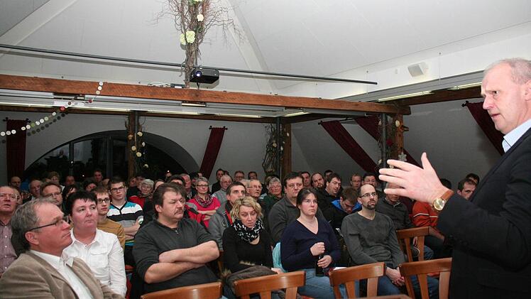 Bürgermeister Gerald Brehm (rechts) wünscht sich eine "kompakte" Planung und Umsetzung. Foto: Evi Seeger