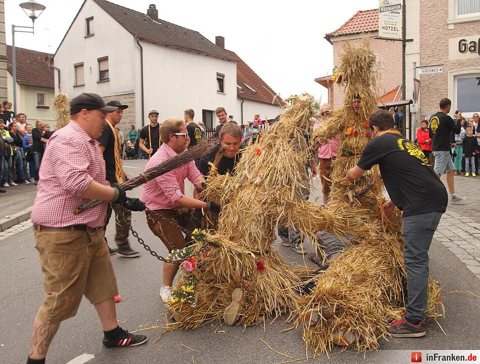 Strohbären in Kirchaich