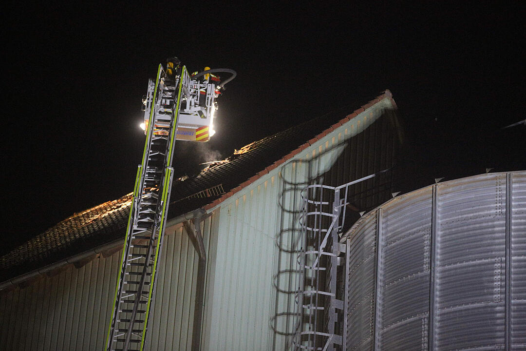 Großeinsatz in Draisendorf: Brand und Verpuffung bei Mühle – großer Schaden