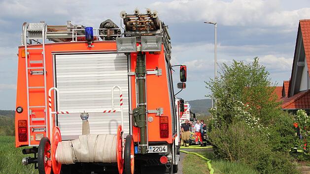 Ein Gro&szlig;aufgebot an Einsatzkr&auml;ften war in Sch&ouml;nbach vor Ort. Foto: Andreas L&ouml;sch