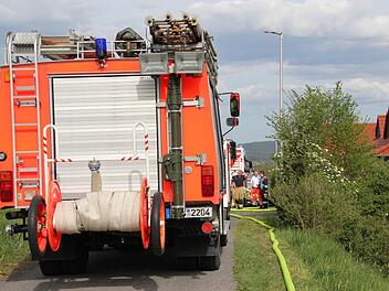 Ein Großaufgebot an Einsatzkräften war in Schönbach vor Ort. Foto: Andreas Lösch