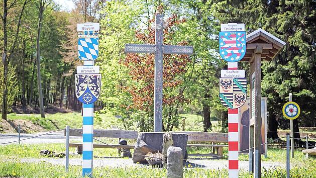 F&uuml;hren die geplanten Lockerungen der Covid-19-Ma&szlig;nahmen in Th&uuml;ringen auch zu einer st&auml;rkeren Ausbreitung auf fr&auml;nkischer Seite? Kommunalpolitiker aus der Region warnen vor einem &uuml;berst&uuml;rzten Lockerungswettbewerb zwischen den Bundesl&auml;ndern.  Foto: Bastian S&uuml;nkel