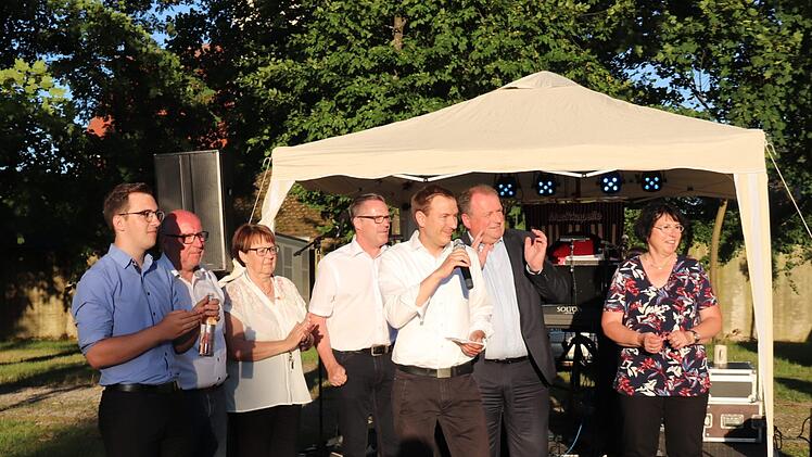 Nico Kauper, Uwe Pöschl, Uta Möller, Udo Kramer,  Matthias Goß, Walter Nussel und Ute Salzner bei der Begrüßung (von links)