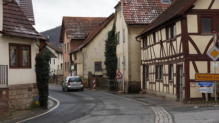 Haus und Scheune (Bildmitte) bleiben in privater Hand. Foto: Arkadius Guzy