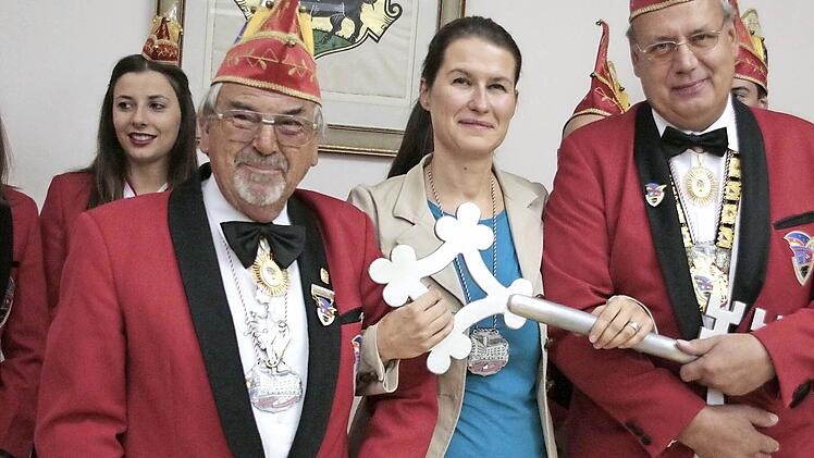 Bürgermeisterin Christiane Meyer muss den Schlüssel abgeben.