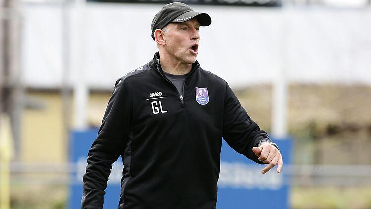Georg Lunz stand am vergangenen Samstag beim Lokalderby gegen den SV Memmelsdorf zum letzten Mal als Trainer des FC Eintracht Bamberg an der Seitenlinie. Foto: sportpress