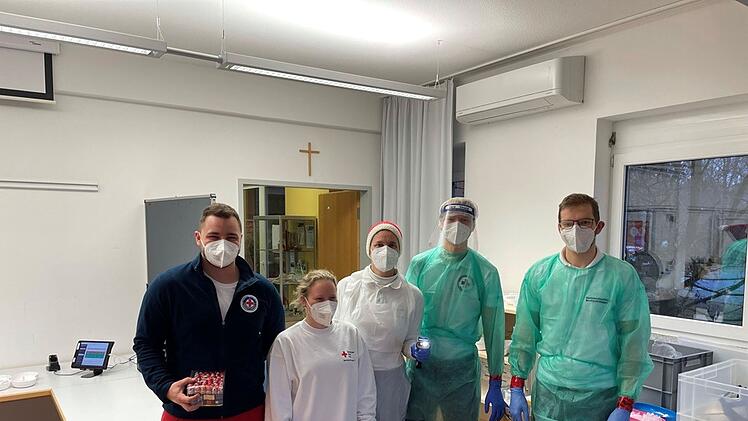 BRK Erlangen-Höchstadt: Ehrenamtliche testen an Weihnachten über 840 Menschen