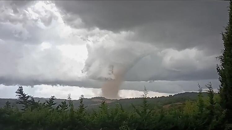 Unwetter in Frankreich - Tornado