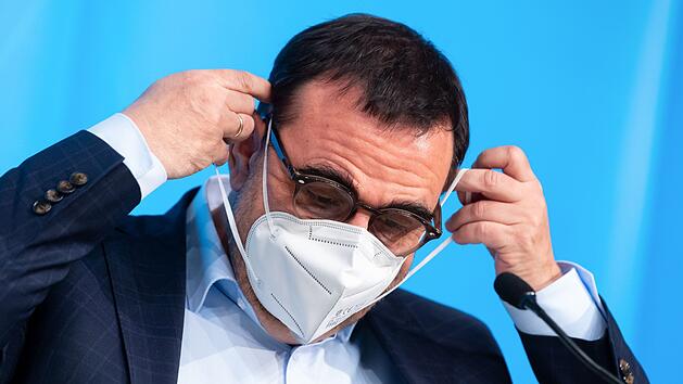 Holetschek appelliert an Bürger: "Bitte tragt doch die Masken weiter"