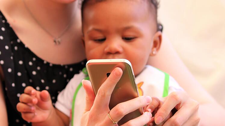 Universit&auml;t Bamberg sucht Studienteilnehmer: App soll Gesundheit und Wohlbefinden von Eltern f&ouml;rdern