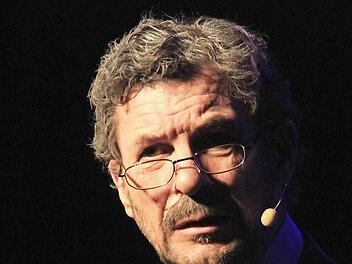 Bernd Regenauer besticht mit seinen Ausführungen als Harald Nützel.  Foto: Richard Sänger