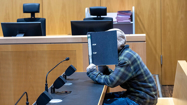 Prozess wegen mutma&szlig;licher Rachetat an dreifacher Mutter