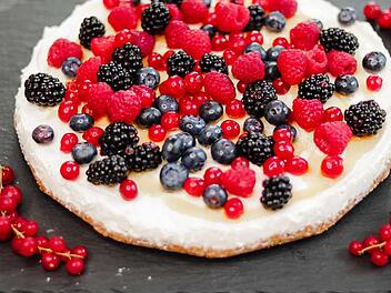 Frischkaese-Beeren-Torte.jpg