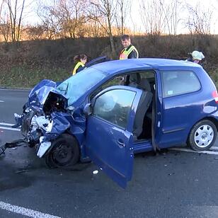 Schwerer Unfall bei Hof: Autofahrerin gerät in Gegenverkehr