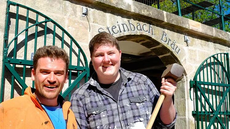 Michael und Johannes vor dem Steinbach-Keller