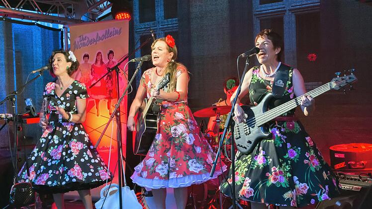 "The Wonderfrolleins" mit Isabelle Bodenseh, Andrea Paredes Montes und Lexi Rumpel (vorne von links) sowie der Schlagzeugerin Uta Wagner (hinten) Ulrike Langer
