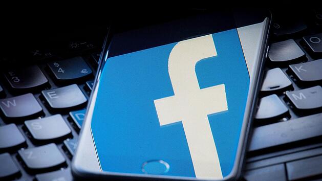 Facebook bereitet laut einem Pressebericht den Start einer eigenen Kryptowährung vor. Im Mittelpunkt der Pläne stehe eine digitale Währung, die Facebook-Nutzer künftig nicht nur untereinander tauschen und für Käufe über das soziale Netzwerk nutzen, sondern auch bei Transaktionen im Internet einsetzen können, berichtete das «Wall Street Journal» (WSJ) am 03.05.2019 unter Berufung auf mit der Sache vertraute Personen. Foto: Dominic Lipinski/PA Wire/dpa