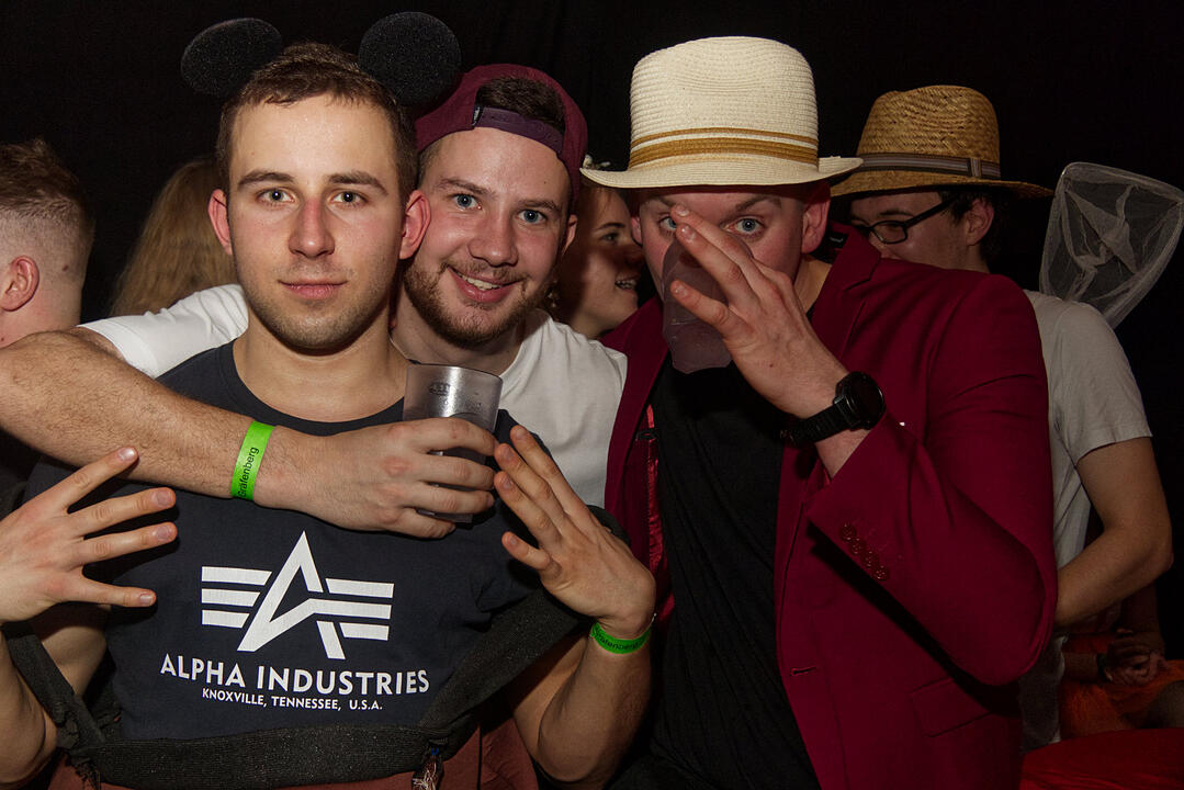 Fasching pur in der Grundschulturnhalle