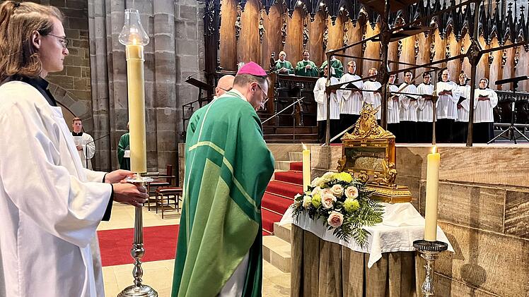 Bamberg: Erzbischof G&ouml;ssl "froh und dankbar", dass Reliquie wieder in Bamberg ist